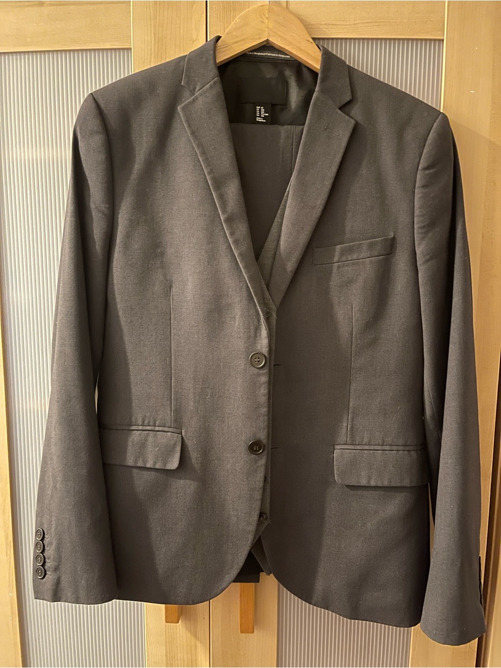 H&M Men's Dark Gray 3 Piece Suit